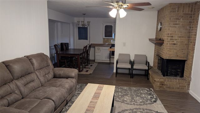 210 Sixpence Lane, Euless, TX 76039