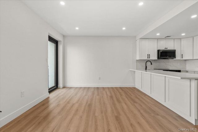 100 Broadway W 4T, Long Beach, NY 11561