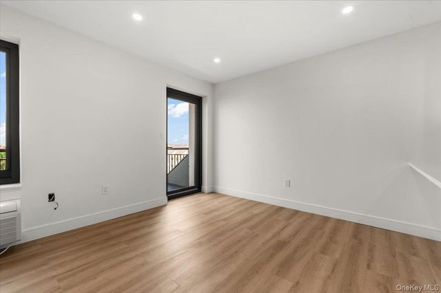 100 Broadway W 4T, Long Beach, NY 11561