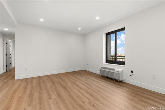 100 Broadway W 4T, Long Beach, NY 11561