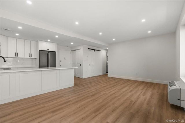 100 Broadway W 4T, Long Beach, NY 11561