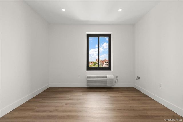 100 Broadway W 4T, Long Beach, NY 11561