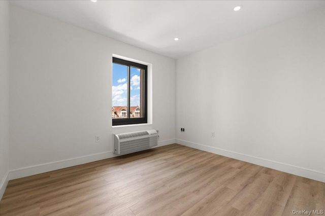 100 Broadway W 4T, Long Beach, NY 11561
