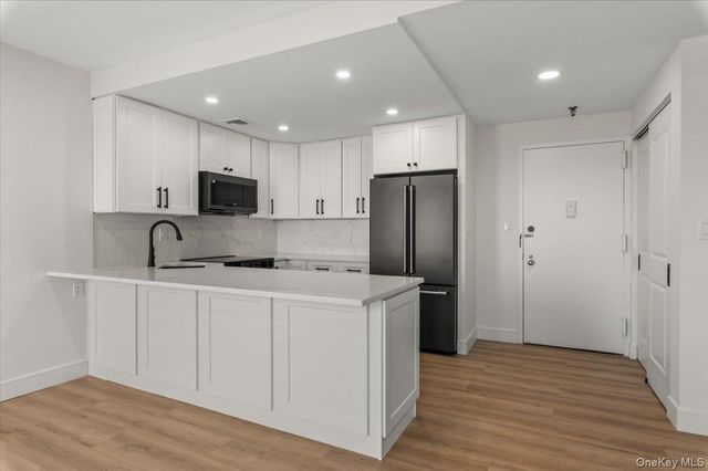 100 Broadway W 4T, Long Beach, NY 11561