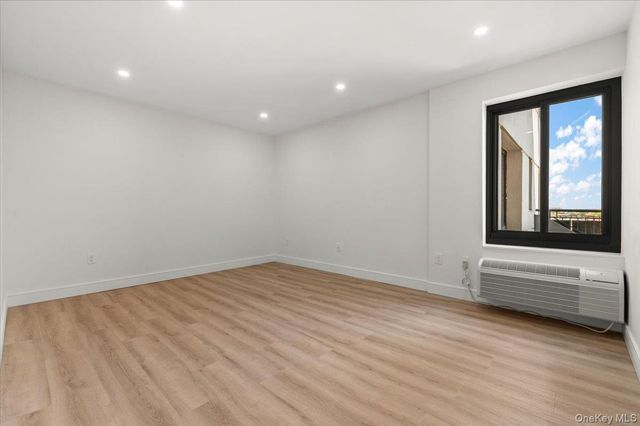 100 Broadway W 4T, Long Beach, NY 11561