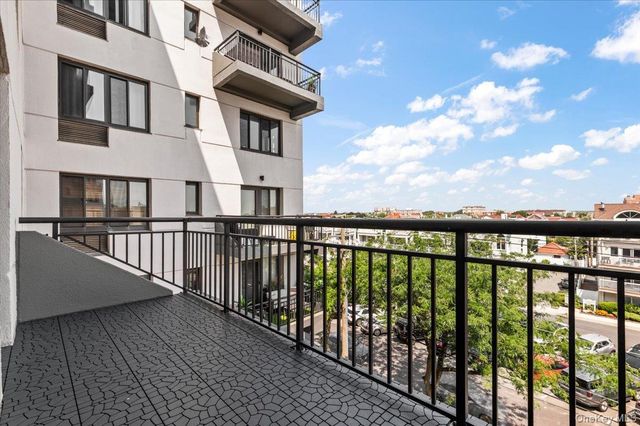 100 Broadway W 4T, Long Beach, NY 11561
