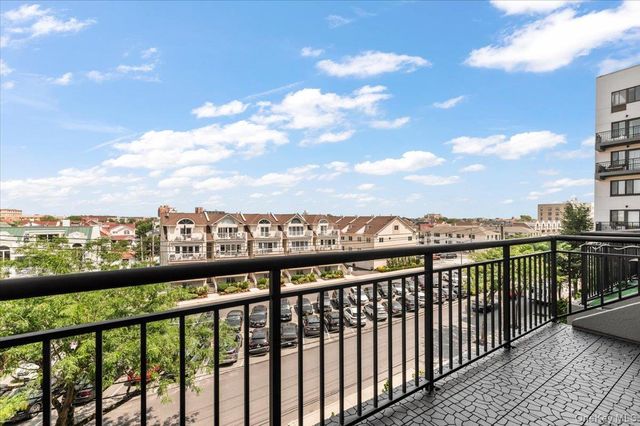 100 Broadway W 4T, Long Beach, NY 11561