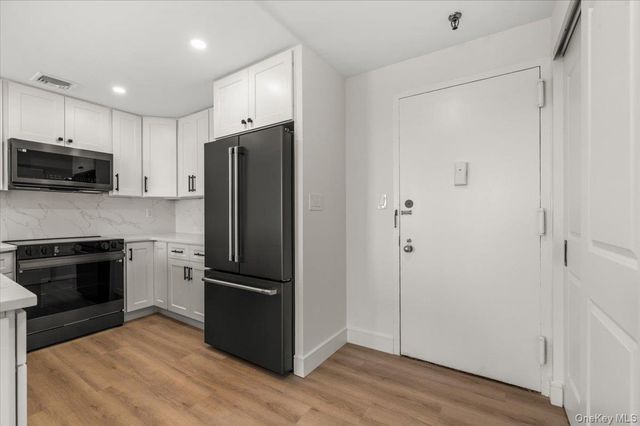 100 Broadway W 4T, Long Beach, NY 11561
