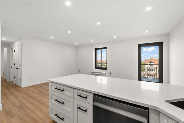 100 Broadway W 4T, Long Beach, NY 11561