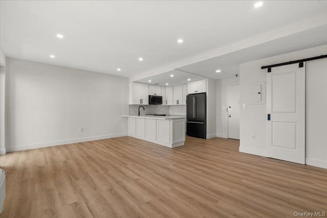 100 Broadway W 4T, Long Beach, NY 11561