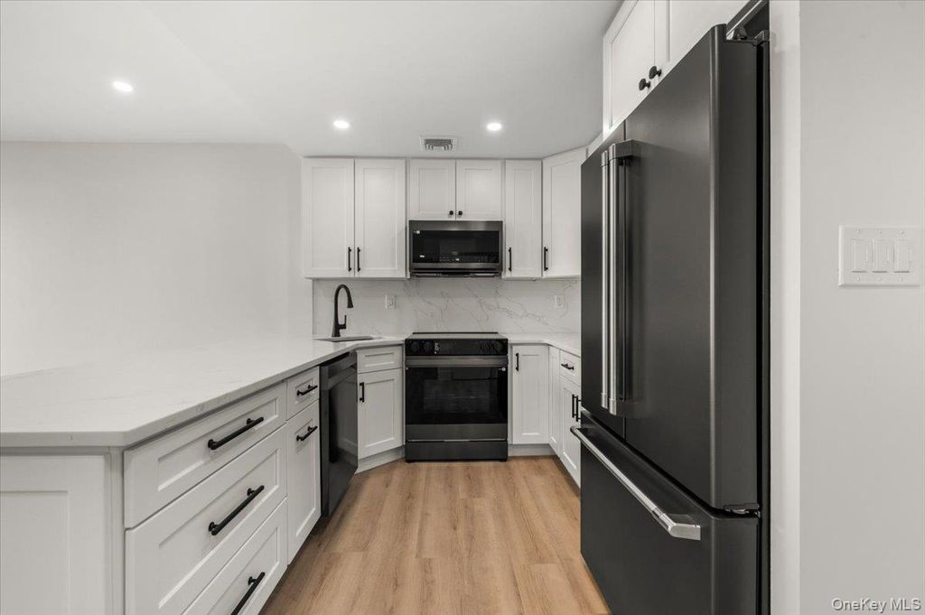 100 Broadway W 4T, Long Beach, NY 11561 — photo 2