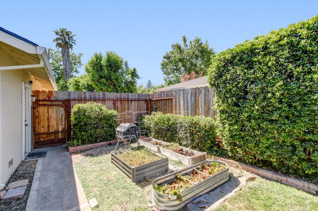3226 Murchison Way, Carmichael, CA 95608