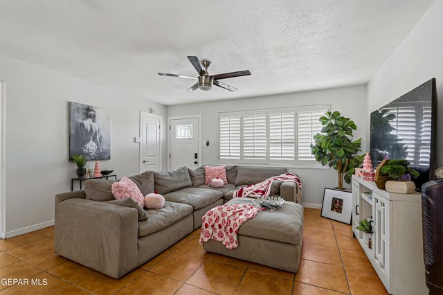 10101 CHINABERRY Drive, El Paso, TX 79925