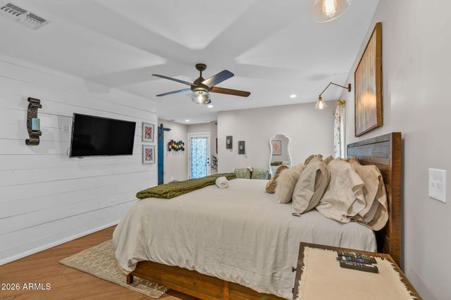 4402 E TURNEY Avenue, Phoenix, AZ 85018