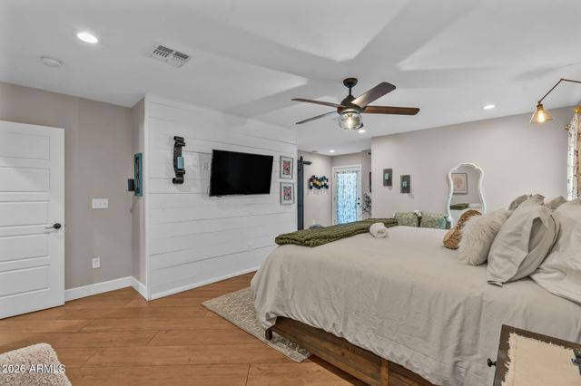 4402 E TURNEY Avenue, Phoenix, AZ 85018