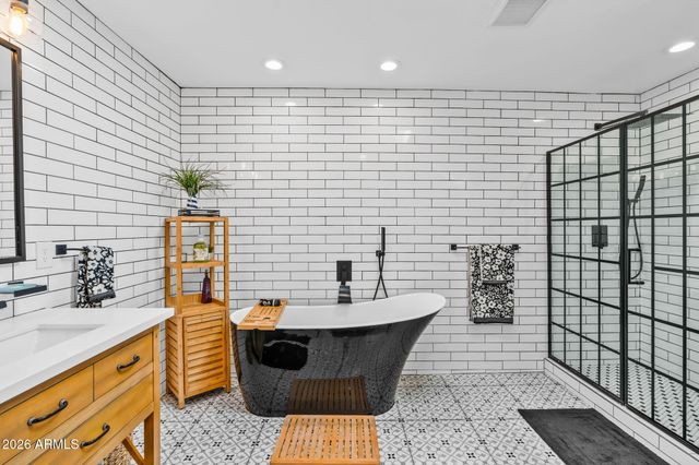 4402 E TURNEY Avenue, Phoenix, AZ 85018