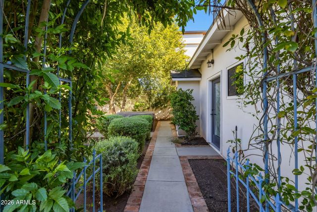 4402 E TURNEY Avenue, Phoenix, AZ 85018