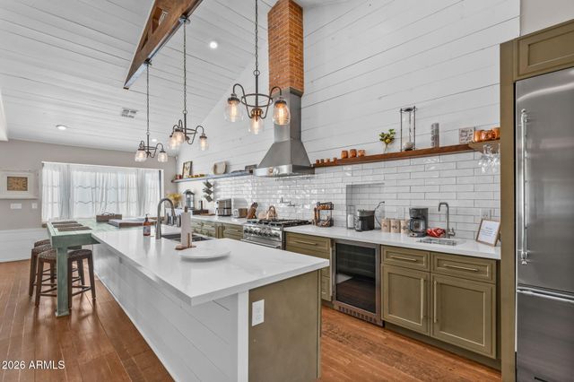 4402 E TURNEY Avenue, Phoenix, AZ 85018