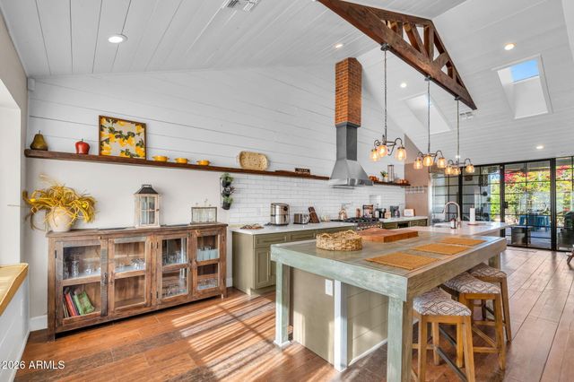 4402 E TURNEY Avenue, Phoenix, AZ 85018