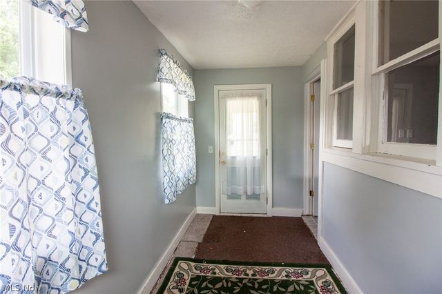 1869 Springfield Center Road, Akron, OH 44312