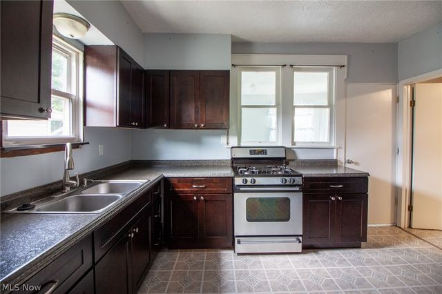 1869 Springfield Center Road, Akron, OH 44312