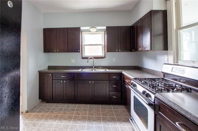 1869 Springfield Center Road, Akron, OH 44312