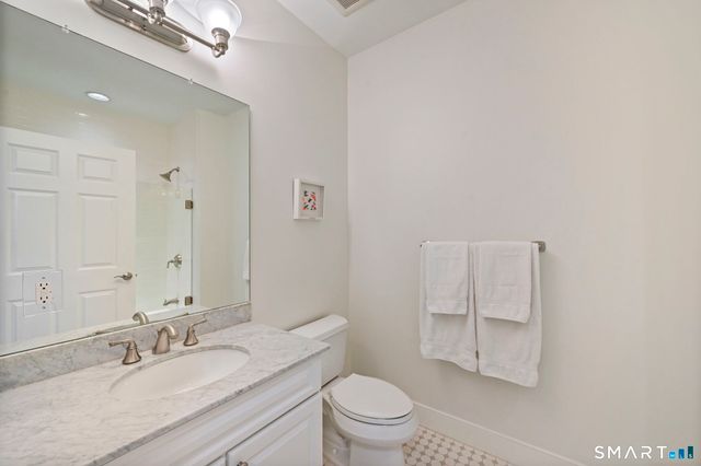 77 Havemeyer Lane 211, Stamford, CT 06902