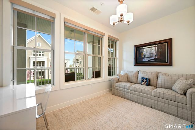 77 Havemeyer Lane 211, Stamford, CT 06902