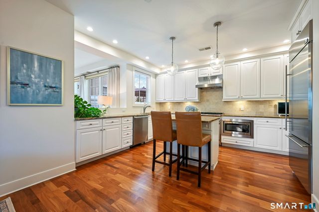 77 Havemeyer Lane 211, Stamford, CT 06902