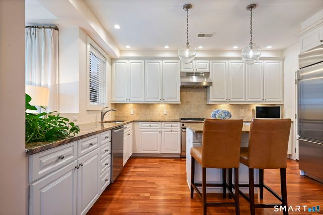 77 Havemeyer Lane 211, Stamford, CT 06902