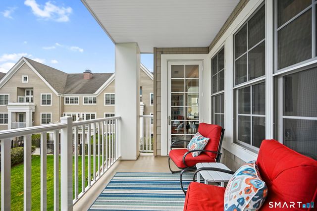77 Havemeyer Lane 211, Stamford, CT 06902