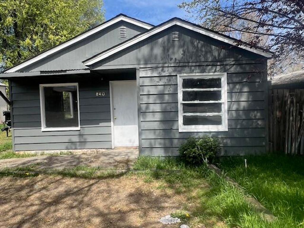 840 W Stewart Avenue, Medford, OR 97501