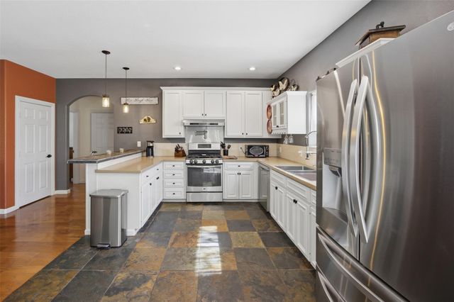 123 Meadowood DR, Elgin, TX 78621