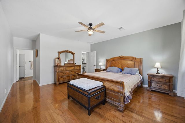 123 Meadowood DR, Elgin, TX 78621