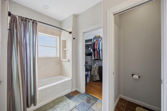 123 Meadowood DR, Elgin, TX 78621