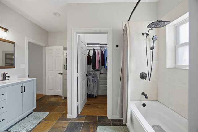 123 Meadowood DR, Elgin, TX 78621