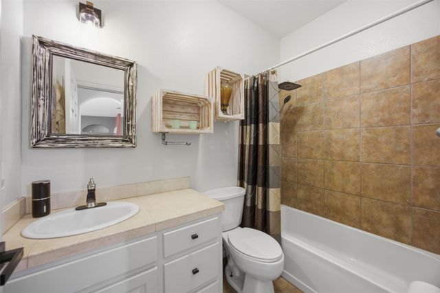 123 Meadowood DR, Elgin, TX 78621