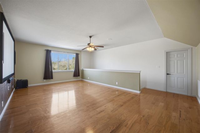 123 Meadowood DR, Elgin, TX 78621