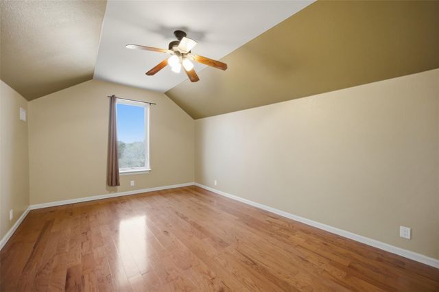 123 Meadowood DR, Elgin, TX 78621