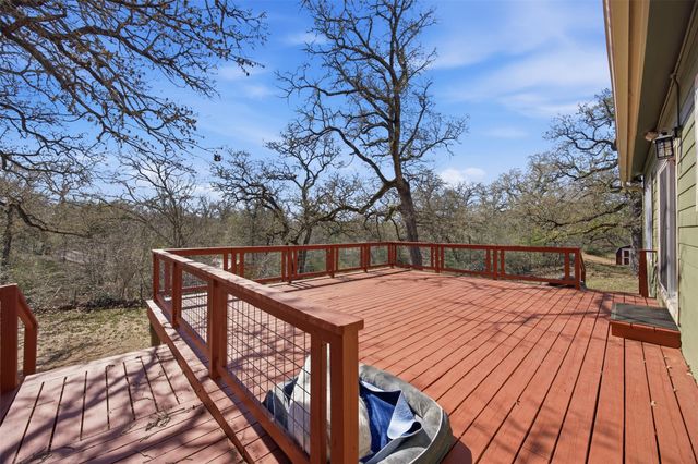 123 Meadowood DR, Elgin, TX 78621