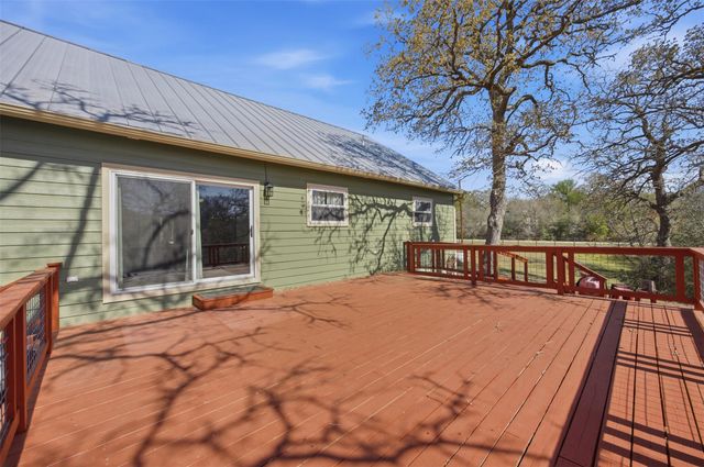 123 Meadowood DR, Elgin, TX 78621