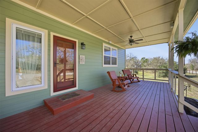 123 Meadowood DR, Elgin, TX 78621