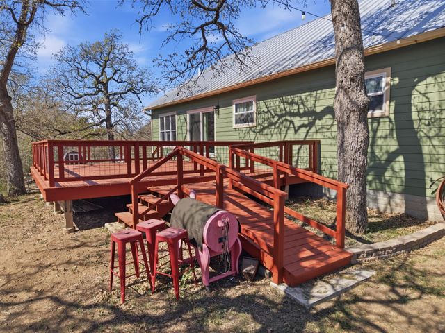 123 Meadowood DR, Elgin, TX 78621