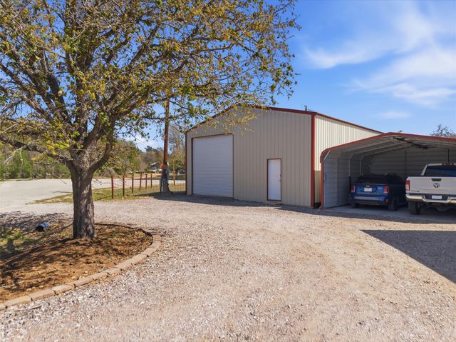 123 Meadowood DR, Elgin, TX 78621