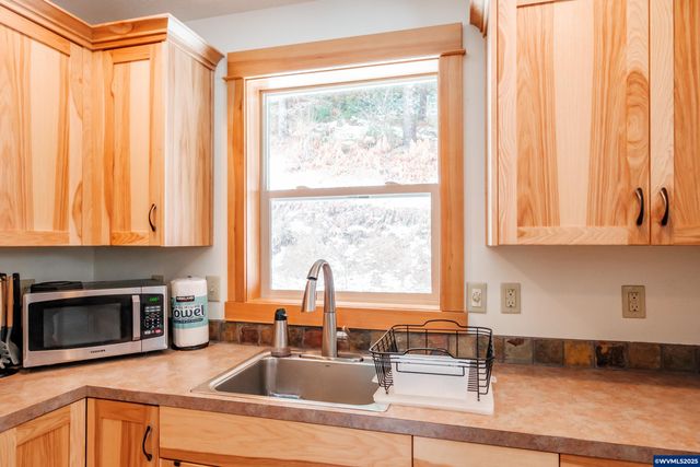 57700 Blowout Rd, Idanha, OR 97350