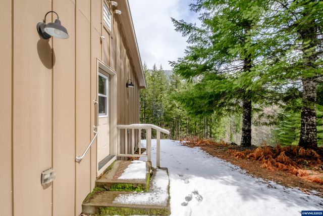 57700 Blowout Rd, Idanha, OR 97350