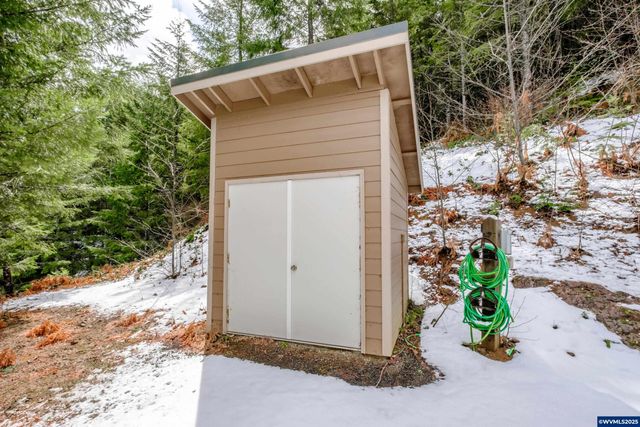 57700 Blowout Rd, Idanha, OR 97350