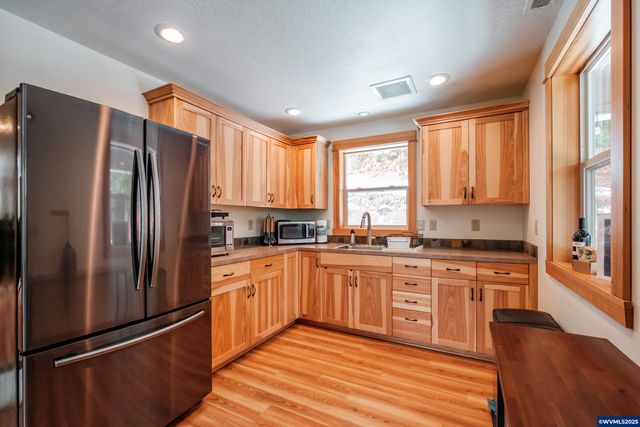 57700 Blowout Rd, Idanha, OR 97350