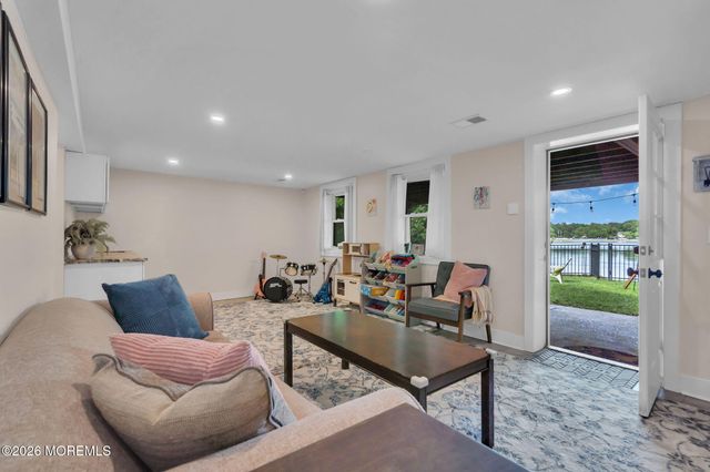 1600 Parkview Boulevard, Toms River, NJ 08755