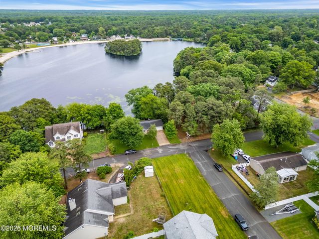 1600 Parkview Boulevard, Toms River, NJ 08755